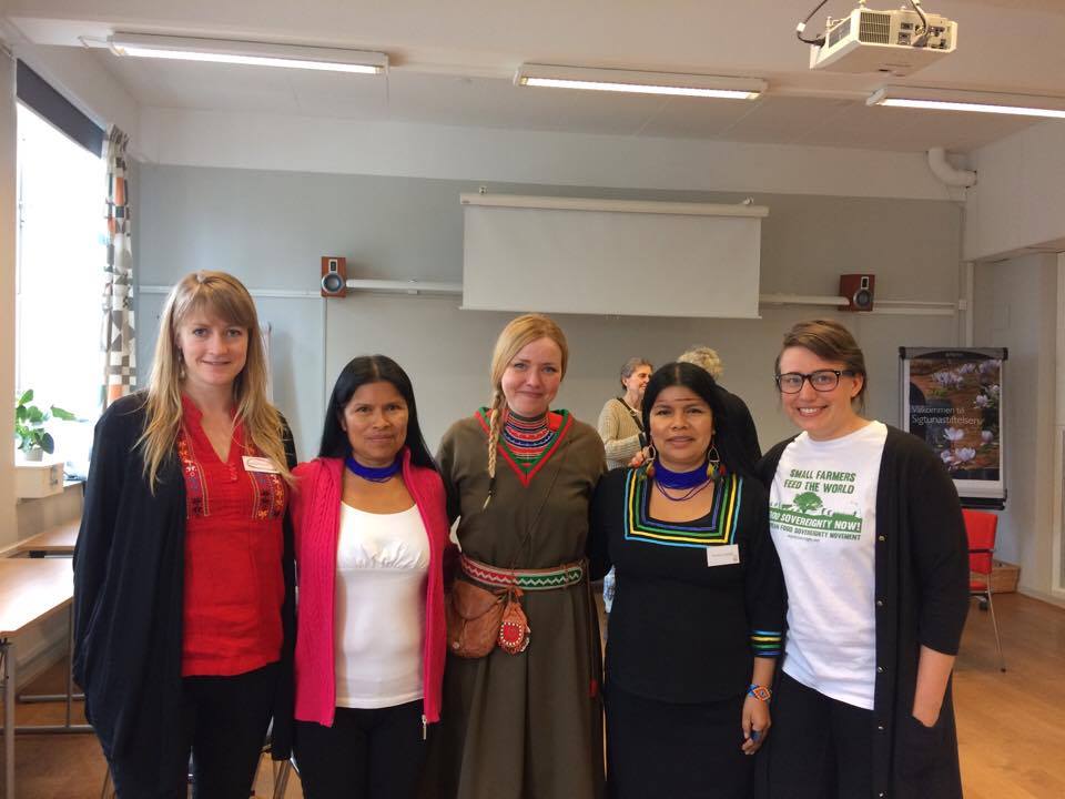 Karin Ericsson, Noemi Gualinga, Marie Persson Njajta, Patricia Gualinga och Anna Nylander på Earth Rights Conference. 