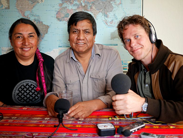 Carmen Blanco och Rodolfo Magne samtalar med Lari Honkanen om avkolonialisering i Latinamerikapodden.